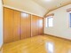 洋室(1)/洋室の広さが7帖あり、ベッドや机を置いても圧迫感がありません。