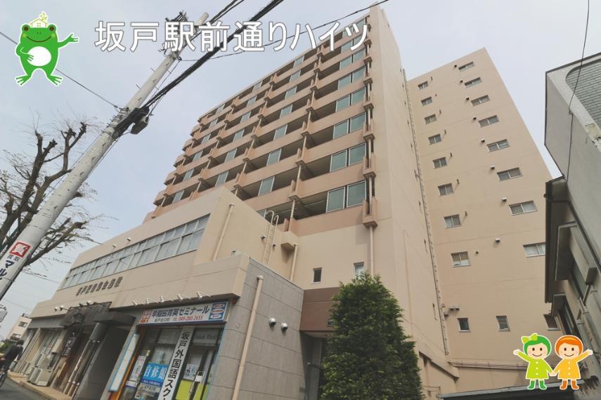 外観写真 坂戸駅から徒歩3分です。雨が降ってもさっと駅、お家に到着するのは嬉しいですね(2017年4月撮影)