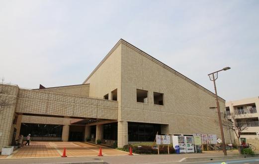 図書館 坂戸中央図書館(350m)
