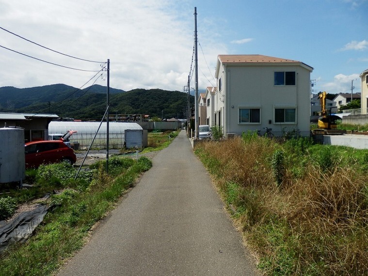 外観・現況 周辺は緑豊かな環境です。