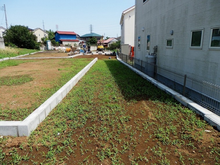 現況写真 道路から距離があり外からの目線も気にならずお過ごし頂けます。