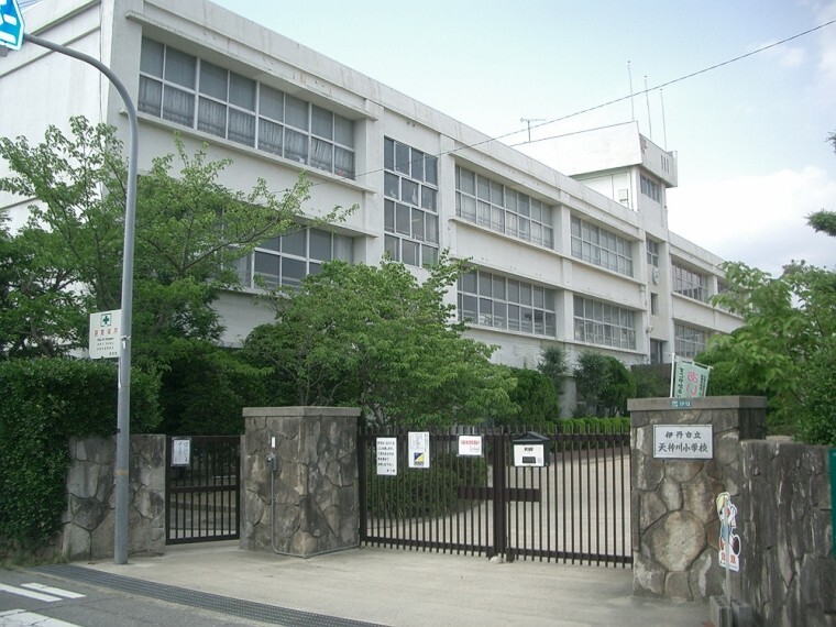 小学校 【小学校】伊丹市立天神川小学校まで505m