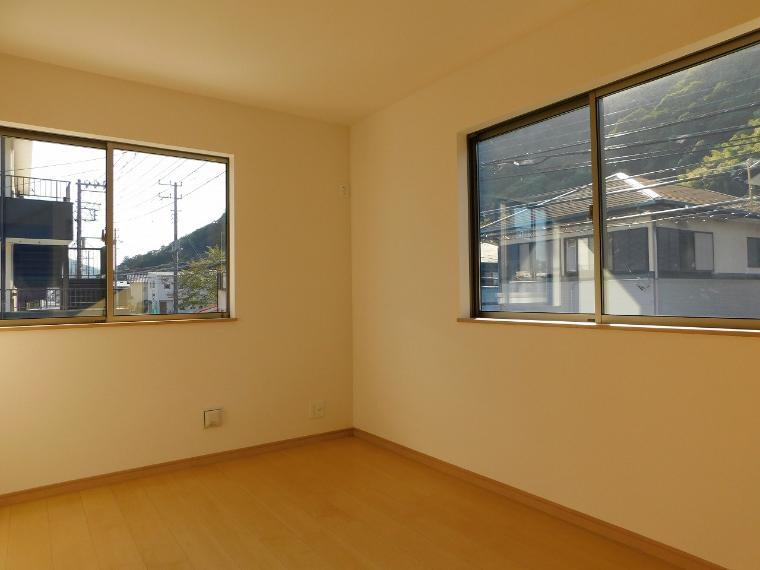 洋室 各お部屋が2面採光です
