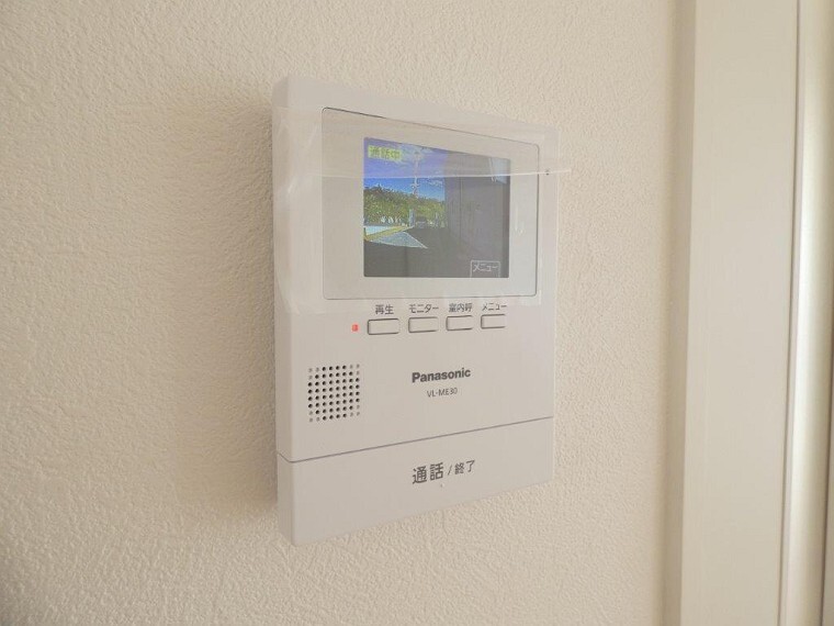 来客の顔が分かるTVモニタドアホン。不在時には、録画もしてくれるのでセキュリティも安心です!