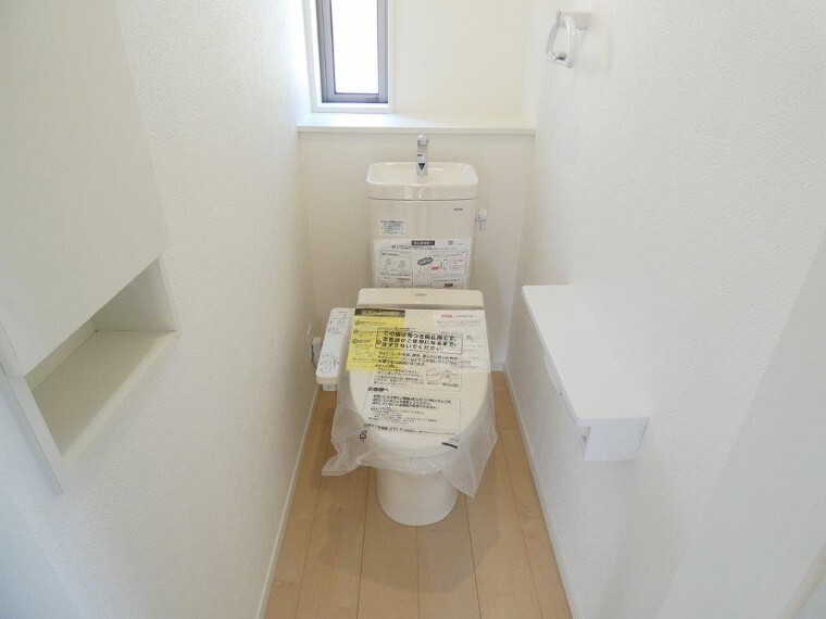 トイレ 各階におトイレがあり、嬉しい温水洗浄暖房便座となっております。