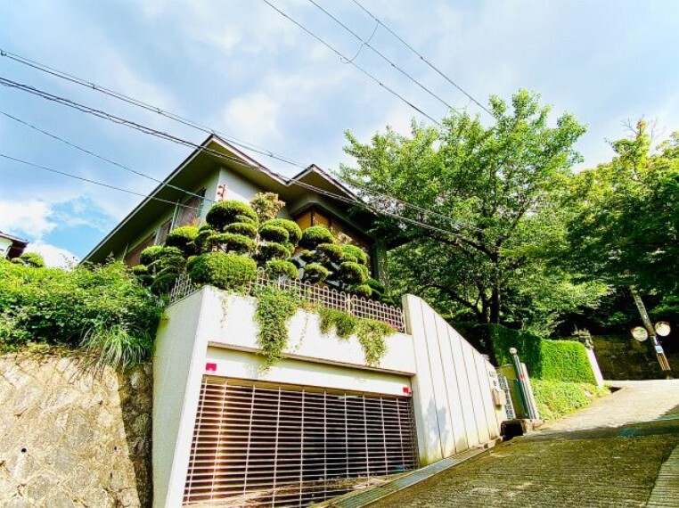 外観写真 閑静な住宅街の中にありRC造で高級感のある建物です