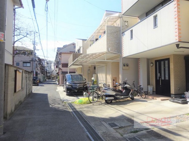 現況写真 無料送迎・早朝等の内覧会開催中の 株式会社オンワード不動産へお気軽にお申し付け下さい。 ■現地見学について 現地見学は原則当日の内覧が可能です! 売主様の都合等で当日見学が出来ない場合がございます。