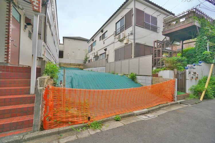 現況写真 更地の状態ですのですぐに建築が始められます。土地の状況や隣地との境界が事前に確認できて安心です。