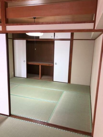 寝室 しっとりと落ち着いた雰囲気の和室。
