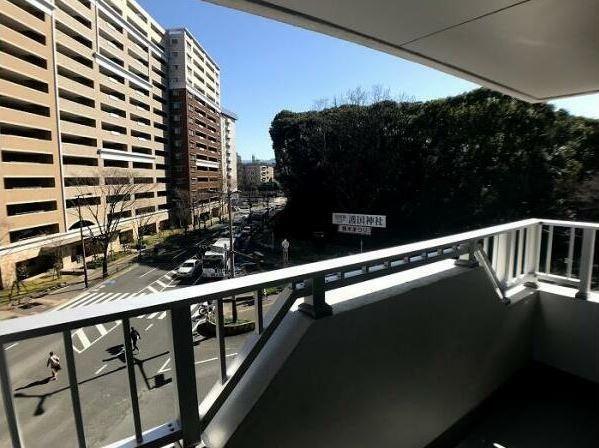 バルコニー 建物も離れているので日当たりもいいです。