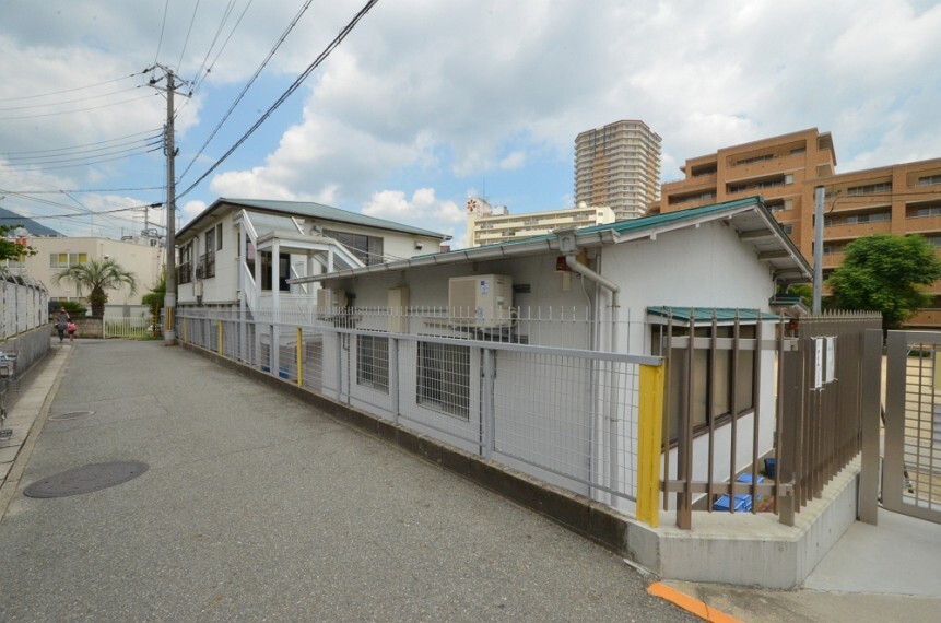 幼稚園・保育園 【幼稚園】宝塚南口幼稚園まで995m