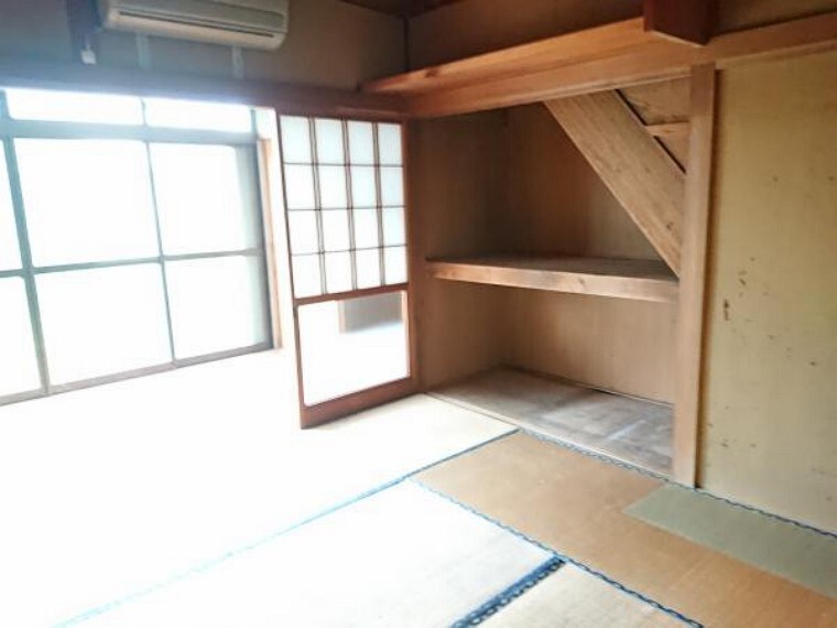 居間・リビング 現在リフォーム中。リビングは洋室に変更し、キッチンと繋げてLDKにする予定です。押入はクローゼットに変更予定です。