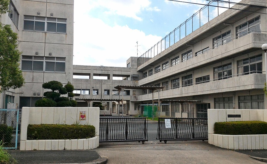 小学校 飯村小学校まで約640m
