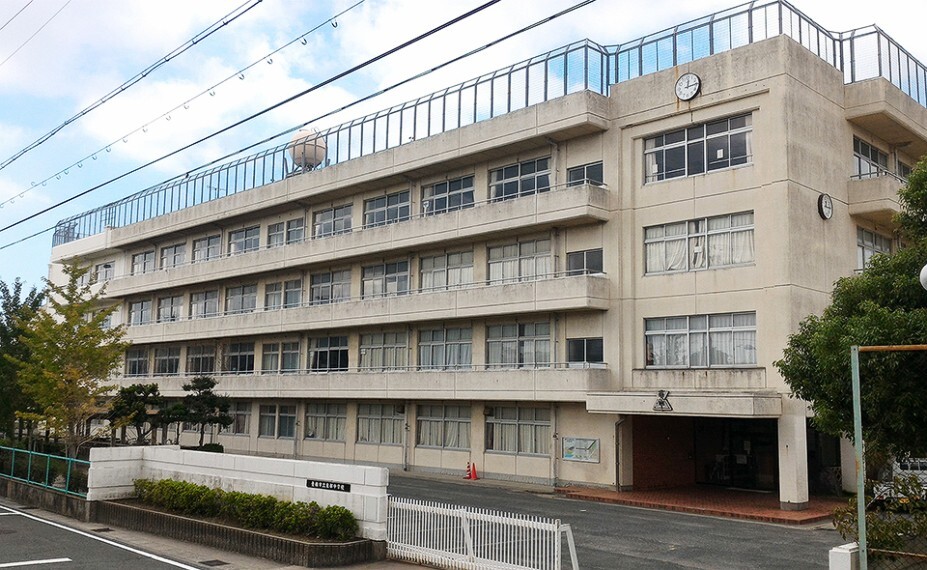 中学校 東部中学校まで約580m