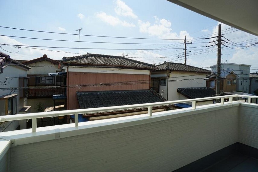 バルコニー ~balcony~ ゆったりしたバルコニーはお布団干しも楽々