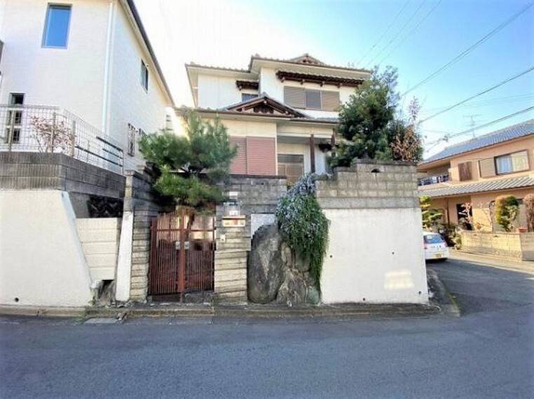 外観写真 北東角地で、採光・通風良好!