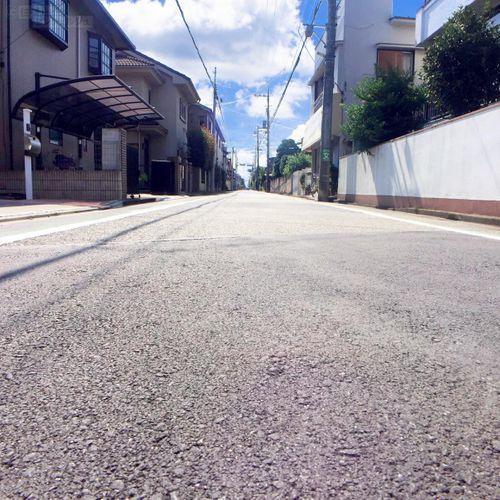 現況写真 【前面道路】 5.4mの道幅があるので、車庫入れも楽々行えます