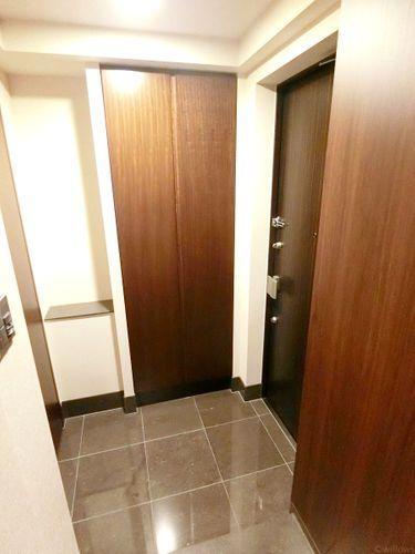 玄関 【玄関】スッキリとコンパクトな玄関です。無駄がありません。