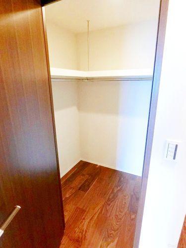 収納 無駄な空間を作らせないWICです。奥行きもあるので、たくさん収納できそうですね