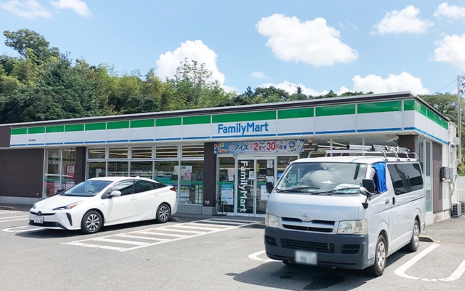ファミリーマート阿見実穀店