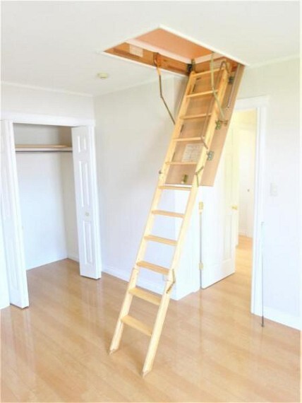 小屋裏収納は季節外の物の収納に便利