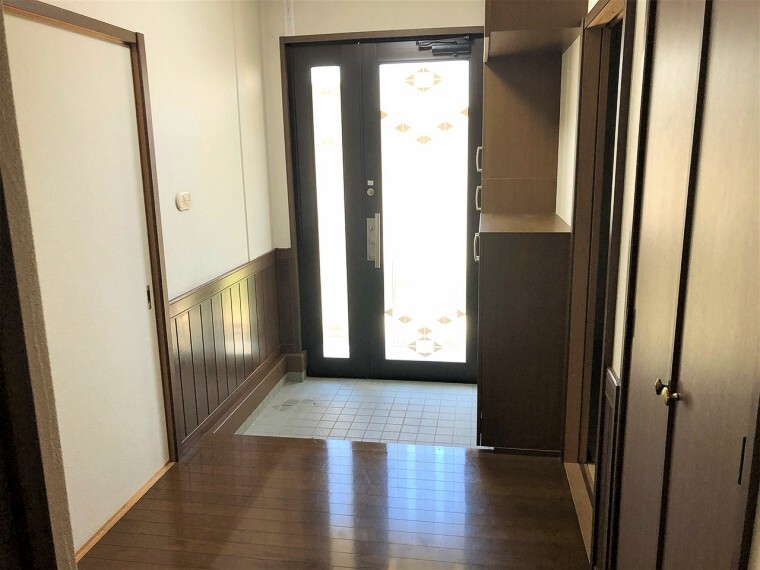 玄関 玄関も広々していて収納も十分にあります。