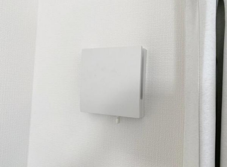 お部屋の中の空気を24時間循環・換気するシステムです。 きれいな空気を取り入れることができ、カビを発生させる結露や湿気を防ぐことに役立ちます。