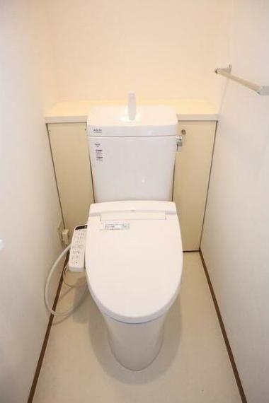 トイレ トイレは1階と2階にあります。 快適な温水洗浄便座です。