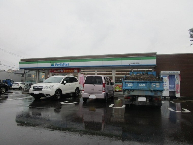 コンビニ ファミリーマート 一宮大和町焼野店