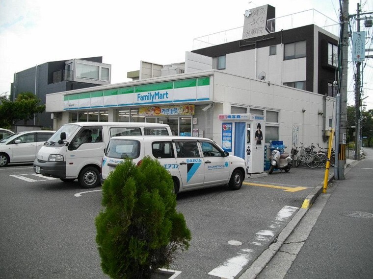 コンビニ 【コンビニエンスストア】ファミリーマート西宮名次町店まで2515m