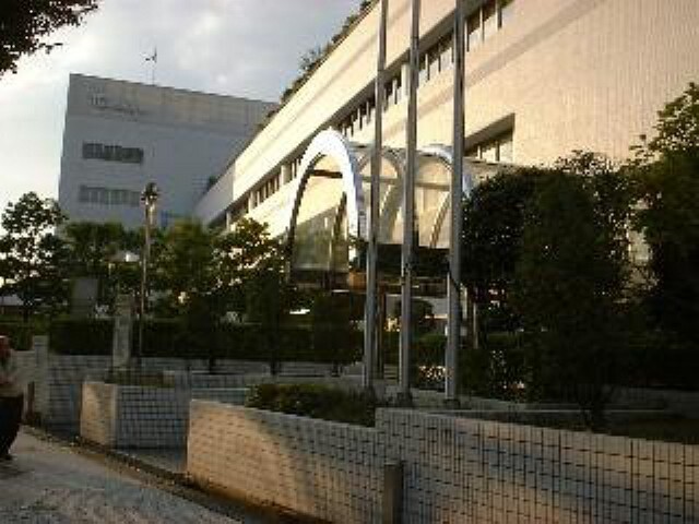図書館 【図書館】川西市立中央図書館まで896m