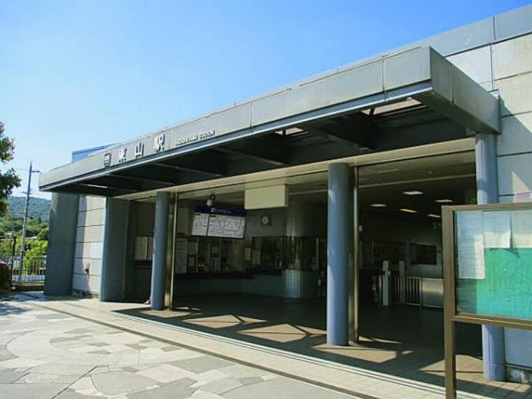 近鉄生駒線「東山駅」まで徒歩約10分(約800m)