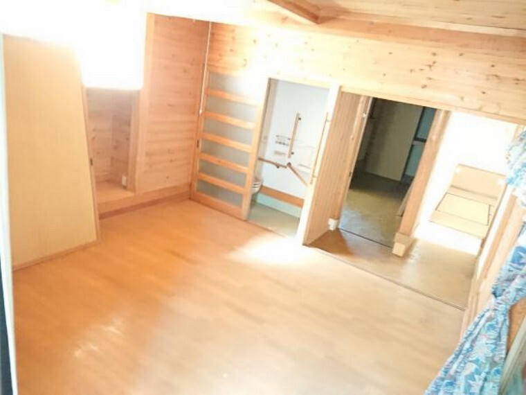 洋室 【現在リフォーム中】こちらは一階洋室になります。今回のRFで壁天井クロス張替と部屋の拡張をRFで行います