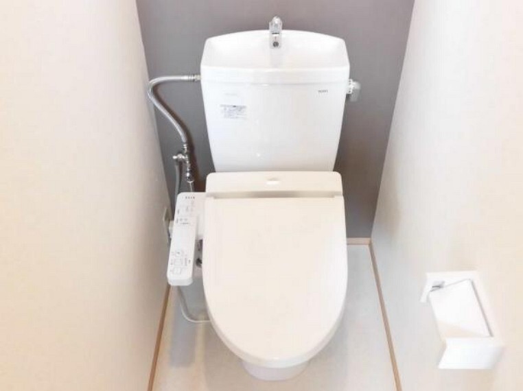 トイレ 【同仕様写真】2階のトイレは新品に交換します。綺麗なトイレは生活感のあるお家になりますね