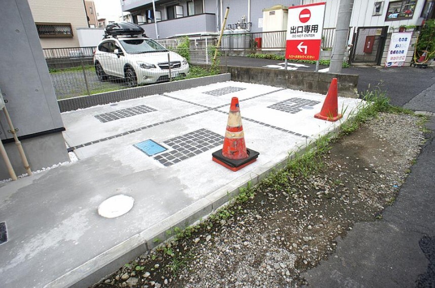 駐車場 生活に欠かせない自転車も置ける駐車スペース。