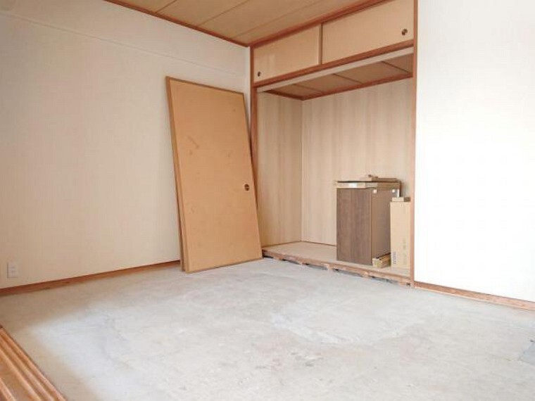 和室 【リフォーム前】和室の畳は表替えを行う予定です。イグサの香りに包まれますよ。