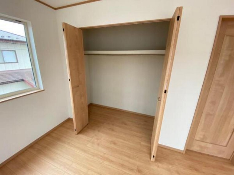収納 (収納)お洋服をたっぷり保管出来るクロゼット!全居室収納付きなのも嬉しいポイントですよね!