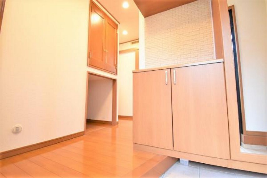 玄関 シューズクローク付きですので、靴をきちんと収納することができます!
