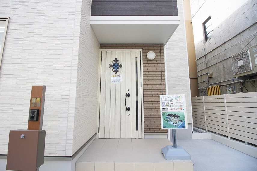 外観・現況 玄関(外側)