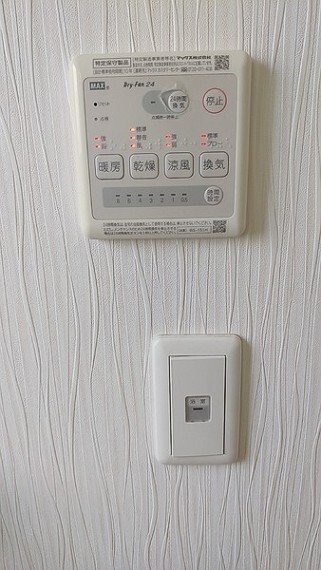 専用部・室内写真 浴室換気乾燥暖房機能付きで、年中快適です。