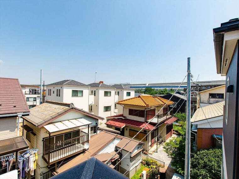 眺望 この開放感ある眺望と共に閑静な住宅街の季節感を演出する四季折々の変化を楽しめる心地よい場所となることでしょう。