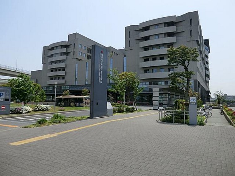 病院 横浜市立みなと赤十字病院(2005年に開院された総合病院。病床数は634床。救命救急センター、母子周産期医療センター、災害医療など多機能な中核病院として機能しています。)