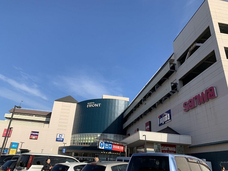 ショッピングセンター 本牧フロント (スーパー三和、ホームセンターコーナン、デジタル&生活家電専門店ノジマなど、生活に密着した店舗からなる商業施設です。ベーカリーも入ってます。)