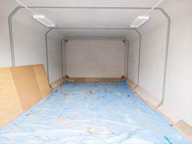 駐車場 大切なお車を雨や風から守ってくれる地下車庫付です。