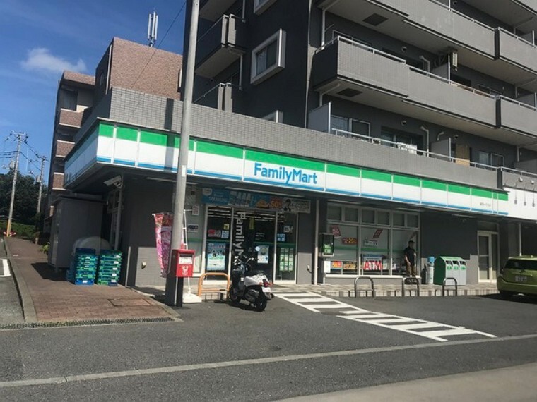 コンビニ ファミリーマート座間一丁目店