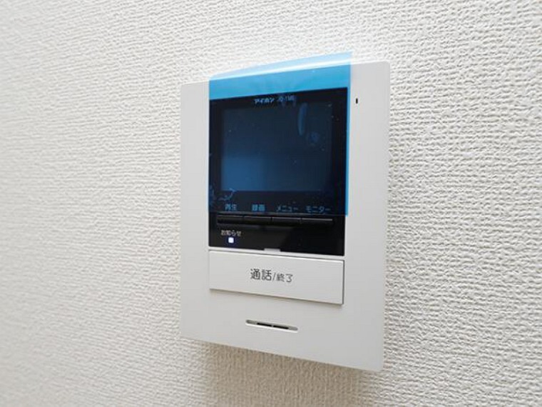 \同仕様写真/ハンズフリー機能を備えたカラーモニターインターホンを採用!お料理中などで手が塞がっていても便利に応答可能です!夜間の映像確認機能もついていて、安心ですね!