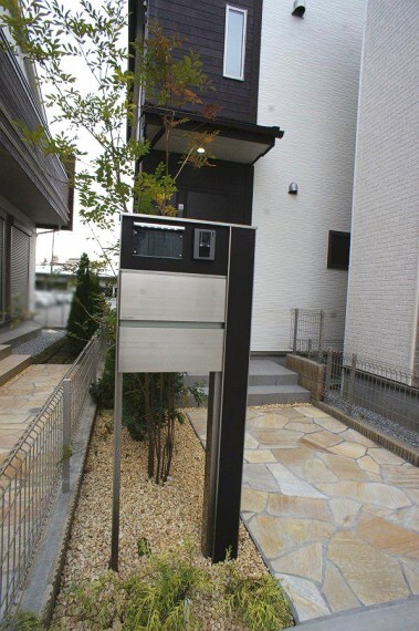 現況写真 TVモニタ付インターホンでセキュリティ面にも配慮