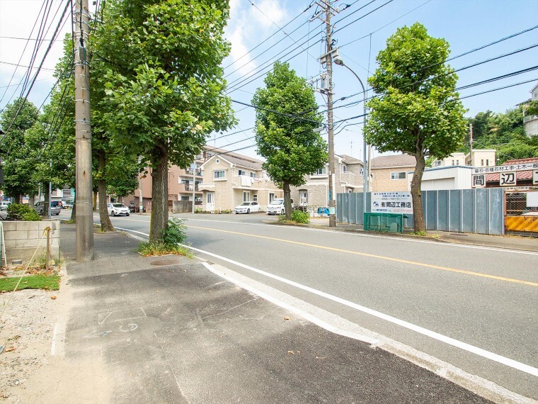 現況写真 毎日のお散歩も快適な、緑に恵まれた閑静な住宅地。