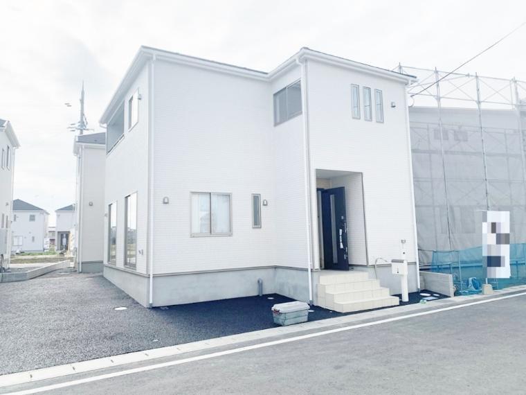 現況外観写真 近隣スーパーも近く毎日のお買い物に便利です