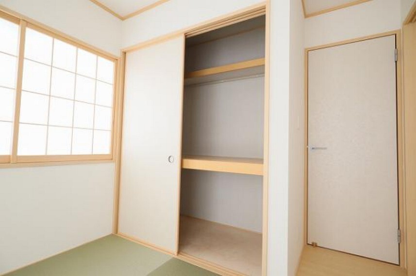 同仕様写真(内観) \同仕様写真/お布団も収納できる広々とした押入れは、季節のものもたくさん収納しておける便利なスペースです!